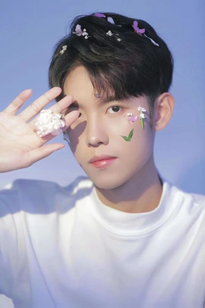 vaniah维,歌手,音乐人,视频创作者.