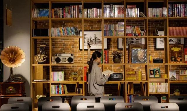重庆大学"声音图书馆"面积约300㎡风格大方简约,舒适安静与逸夫楼的