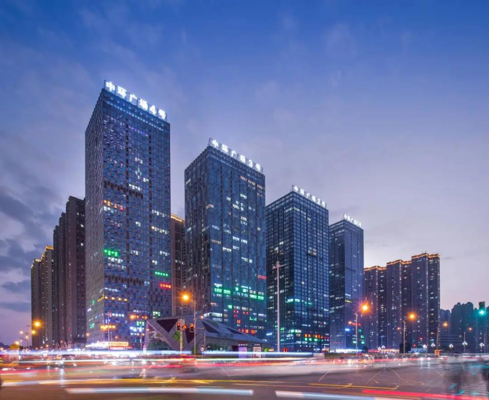 砥砺前行肖春红旗下宏立城集团荣获2020中国房地产年度创新企业