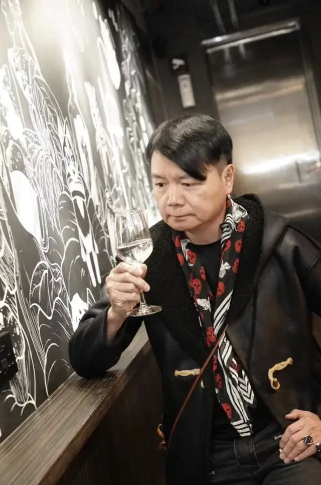 妻子危在旦夕时tvb艺人艾威甘愿捐肝,化险为夷后他们却分道扬镳