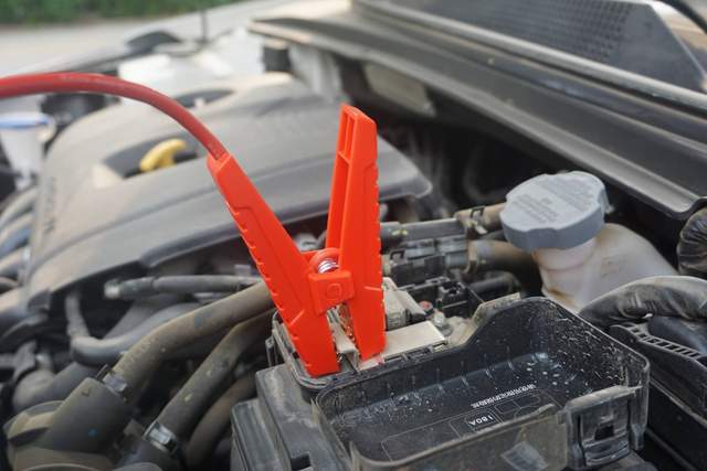 专业应急救援必备卡尔酷汽车应急启动电源简评