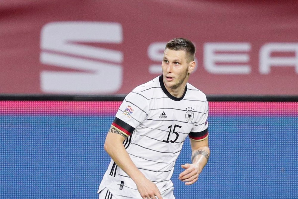 罗宾·戈森斯(亚特兰大)罗宾·科赫(利兹联)安东尼奥·吕迪格(切尔西)