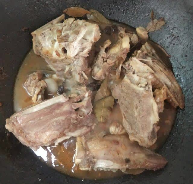 焖猪头骨,香味浓郁,软烂脱骨