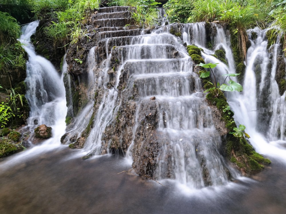 王府竹海最得意的景觀是瀑布與泉水,山澗泉水豐富,溪流彙集處形成了