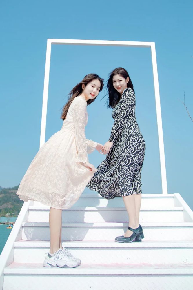 闺蜜照如何拍,以下"闺蜜照"姿势学起来,拍照又甜又好看