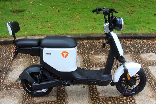 日常通勤接娃你真的需要一辆电动车雅迪欧逸电动车使用评测
