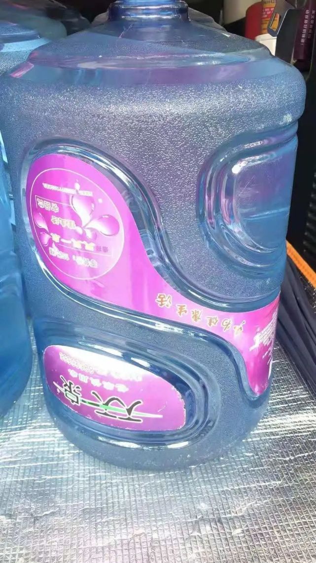 水票及"天天一泉"水桶押金收据都盖有陕西天天一泉环保科技有限公司