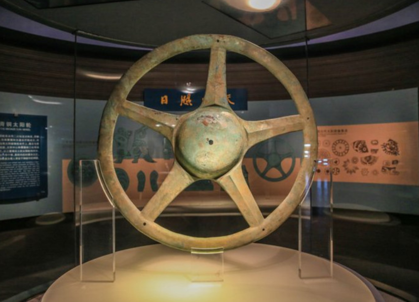 青铜立人像,跪坐人像,人头像,人面具,兽面具,兽面,神坛,神树,太阳形器