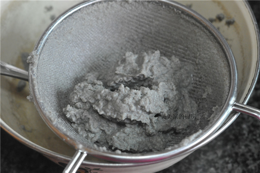 主料  黑豆渣142克  面粉142克  水110克 辅料  零卡糖20克  盐1克