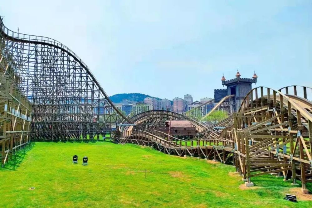 花車巡遊,玩水遊樂一站式搞定,山東新晉遊樂園,假期遛娃超合適!