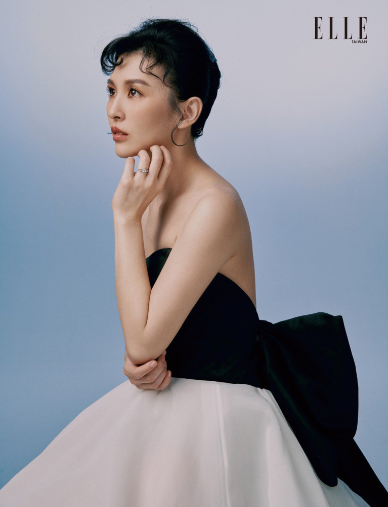 吴姗儒拍闺蜜婚纱照 三人情谊是睡出来的_腾讯新闻