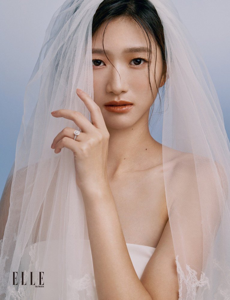 吴姗儒拍闺蜜婚纱照 三人情谊是睡出来的_腾讯新闻