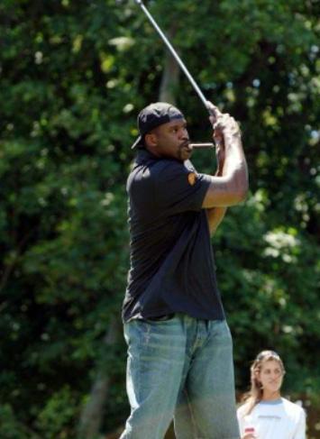 巨人奥尼尔吃鸡腿就像是在像剃牙现实生活中有众多不便