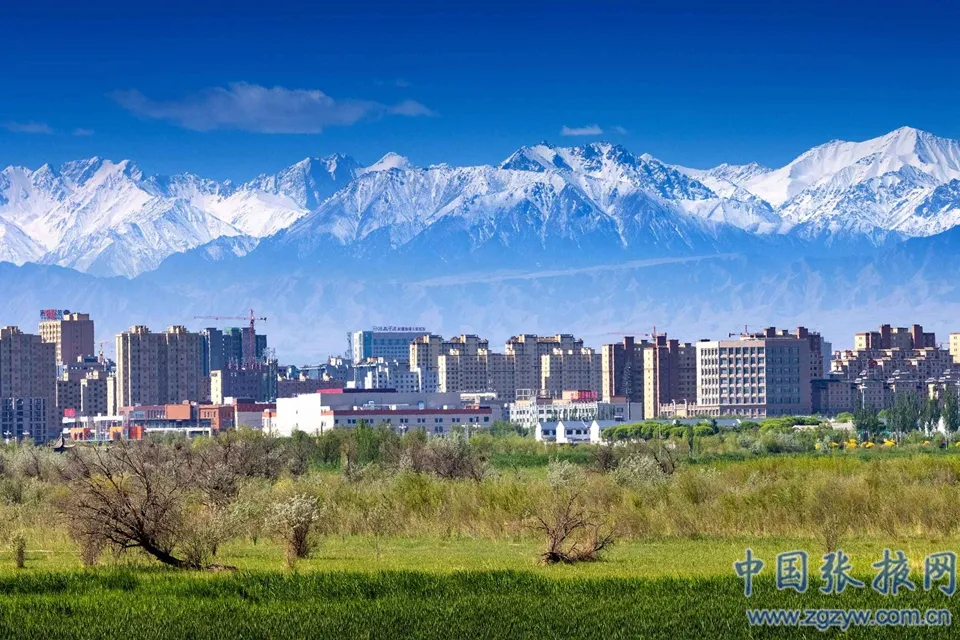 组图张掖遥望祁连山顶雪芦水一湾映明珠