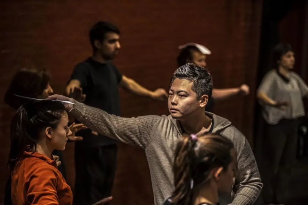 丁一滕的博士毕业论文也将欧丁剧团及其创始人作为研究对象,题目是