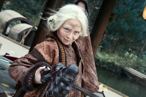 名列四大法王之首实力为四大法王之末紫衫龙王黛绮丝的战绩