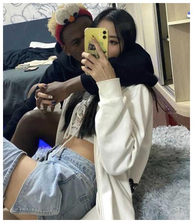 女学生和黑人男友秀恩爱网友祝福很暖心