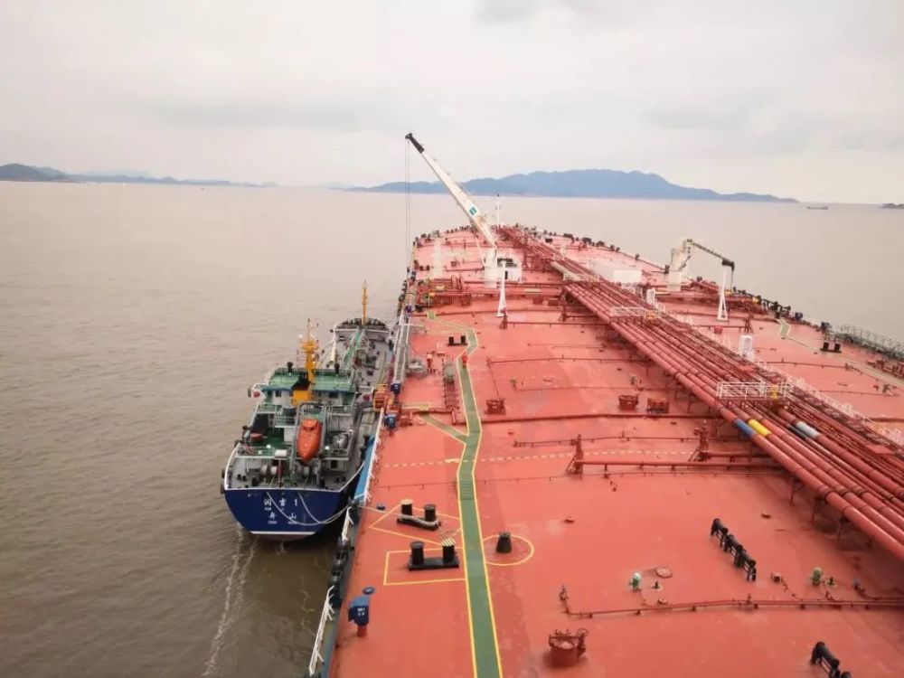 中石化67海上移动加油站启航