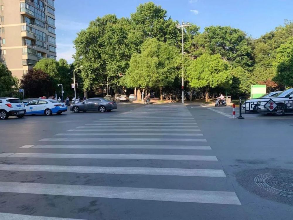 淮南这个路口斑马线调整