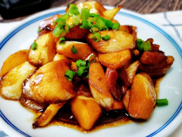 家常油焖茭白鲜美下饭低脂健康厨房新手也能操作