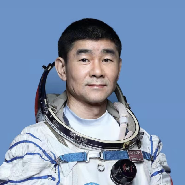 神舟十二号航天员简历公布 网友吐槽你还嫌自己老吗？插图2
