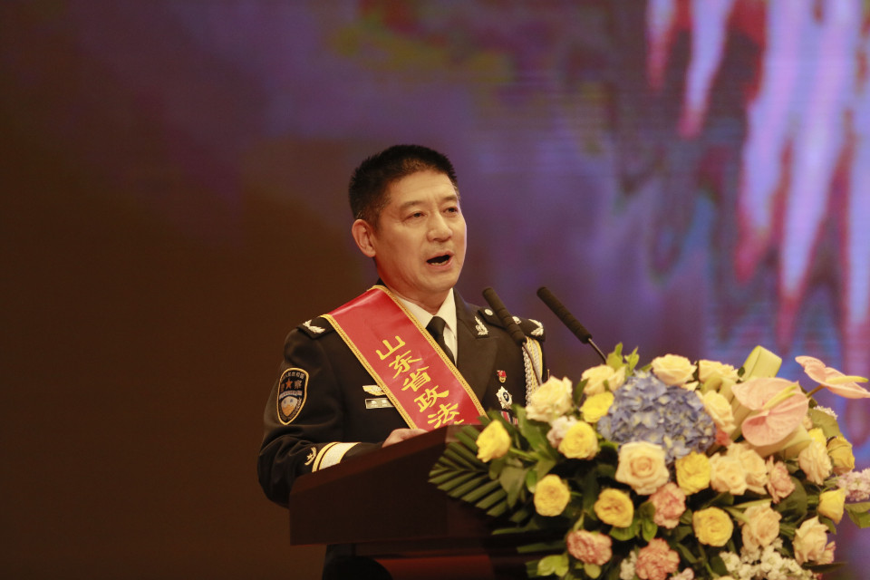 张保国二十年以身为盾排爆一线负重前行