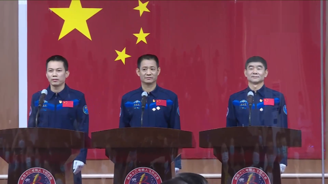 现年55岁的我国首批宇航员邓清明仍未能圆太空梦想