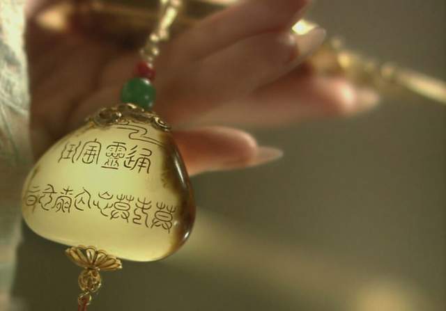 薛宝钗的金锁究竟是不是精心谋划的骗局丫环莺儿无心道出答案
