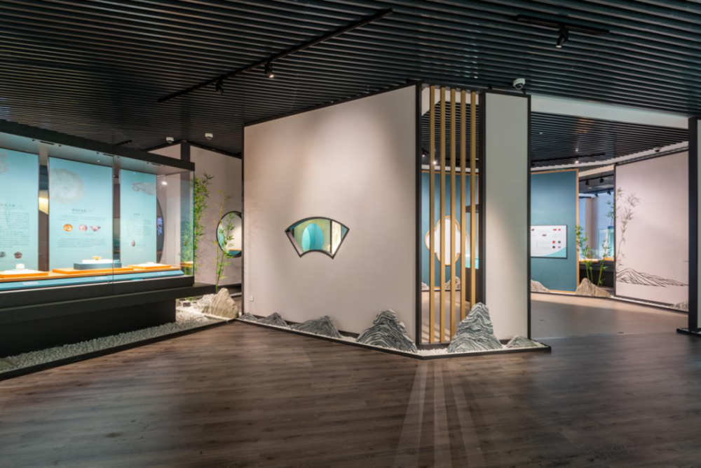 1952年,安徽省休宁县城南枫树园发掘清理了南宋朱晞颜夫妇合葬墓,出土