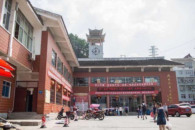 鳳凰汽車站湖南鳳凰是一個美得讓人陶醉的地方,鳳凰古城沱江邊的翠翠