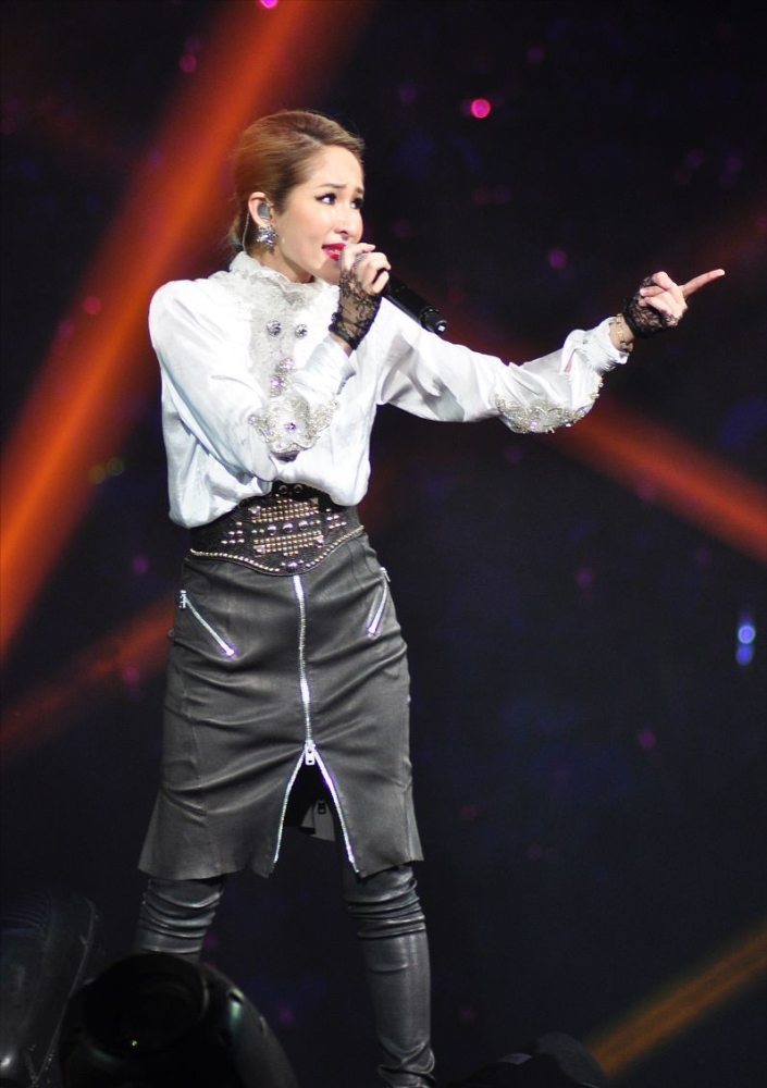 鲜肉收割机萧亚轩魅力真强猫系穿搭可盐可甜女人味十足