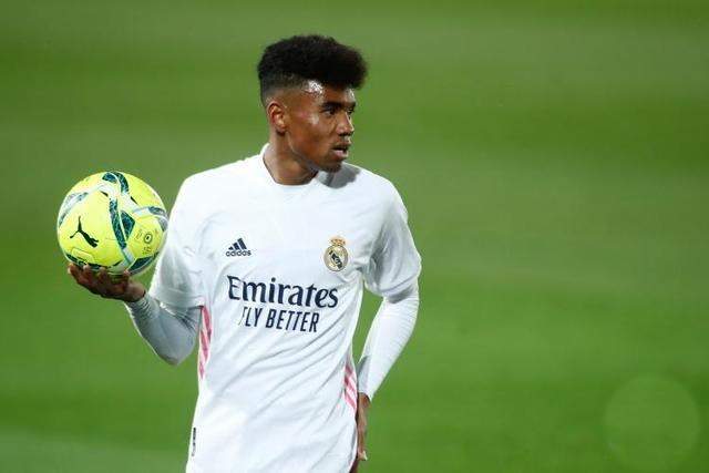 记者:都灵为了加强右路进攻实力,有意引进皇马年轻右边锋马尔文