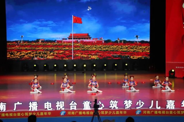 “献礼<span class=