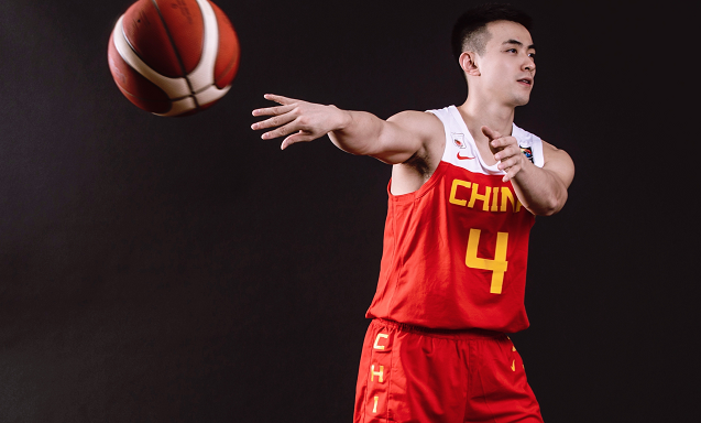 疼赵继伟对战日本遭特殊对待手臂伤痕累累明显被对手抓伤