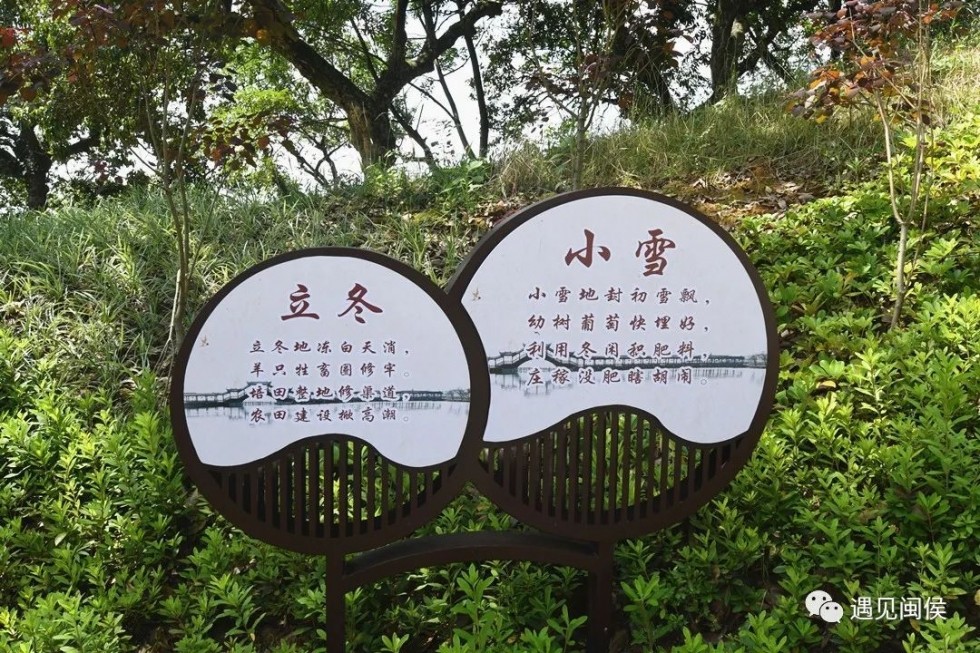 (二十四节气墙)▲(风雨长廊)"气象科普主题公园紧挨着县国家气象