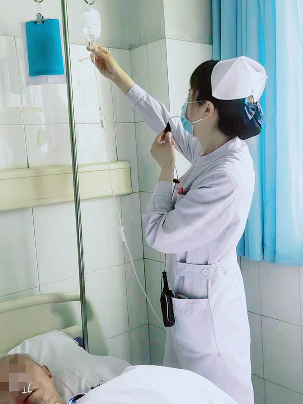 郑州这家科室,护士人手一部对讲机