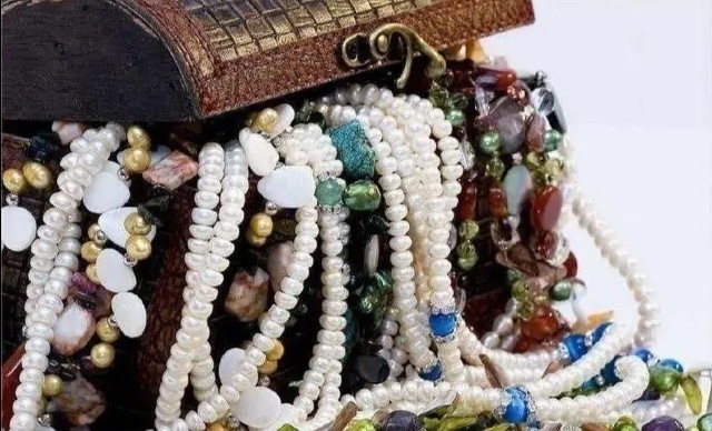 古代大贪官和珅,他究竟有多少家产?换成人民币是多少?