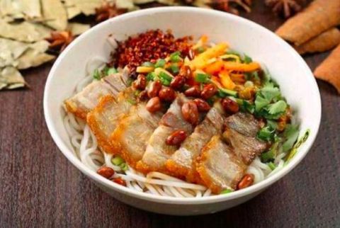 网传桂林米粉卤水有水蛇等"重口味",米粉店老板自曝秘方辟谣