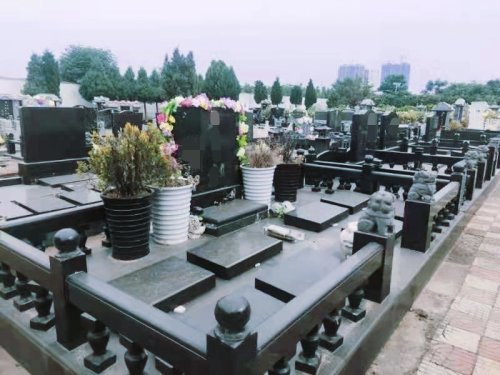 河南漯河多个公墓疑建“豪华墓穴” 民政局要求拆除，公墓负责人称没法拆
