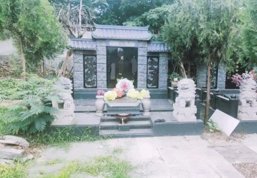 河南漯河多个公墓疑建“豪华墓穴” 民政局要求拆除，公墓负责人称没法拆