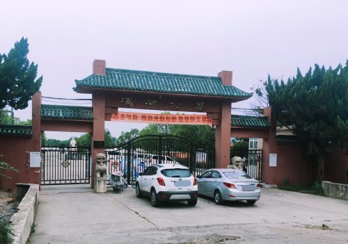 河南漯河多个公墓疑建“豪华墓穴” 民政局要求拆除，公墓负责人称没法拆