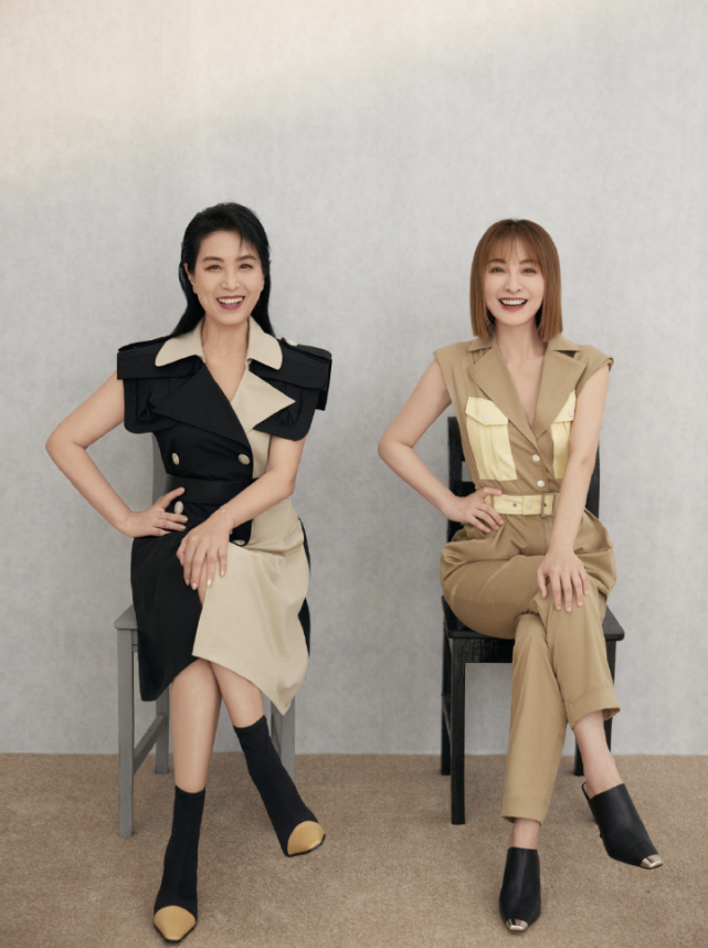 吴昕分享母女写真妈妈穿扮时尚超有范儿强大气场碾压女儿