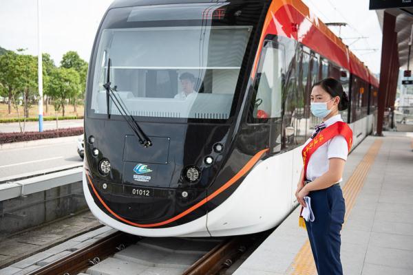 福建南平武夷有轨电车开始运行试乘