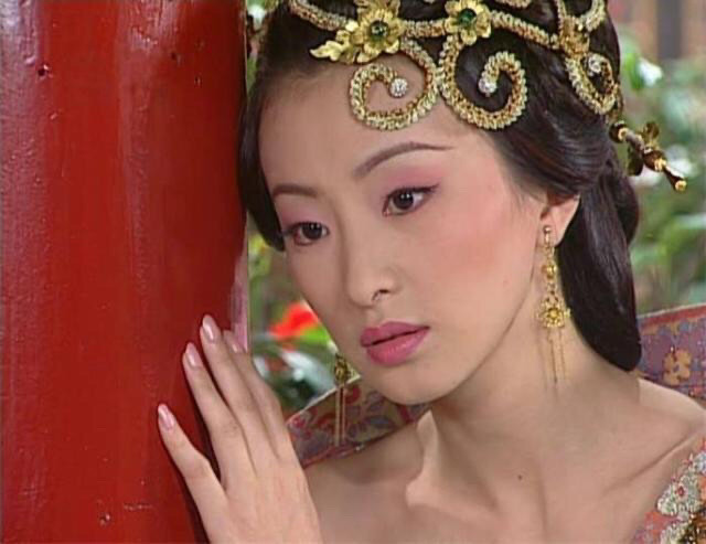 梅妃:莫辞醉,此花不与群花比