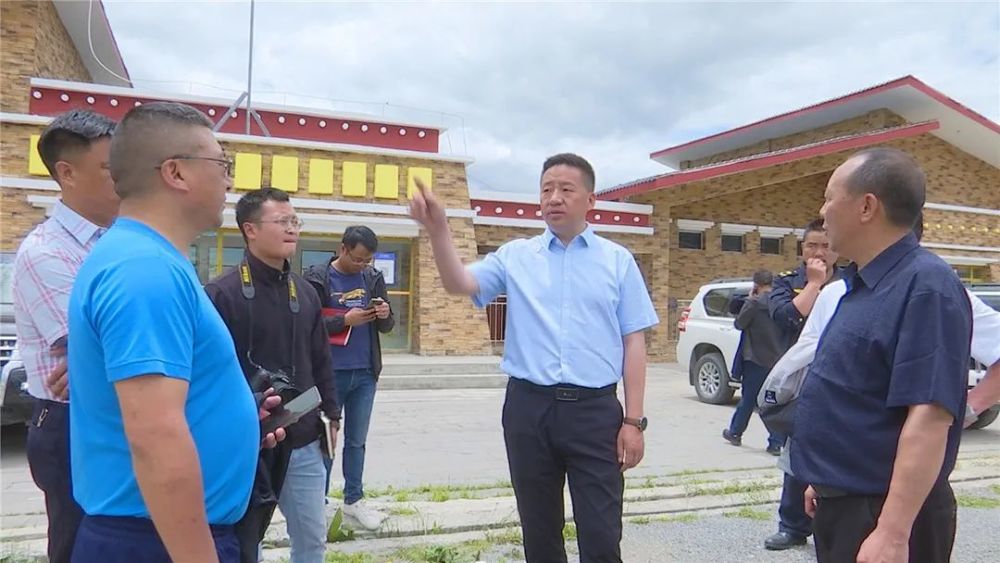 县委副书记县长何建华督查省文旅大会项目推进情况