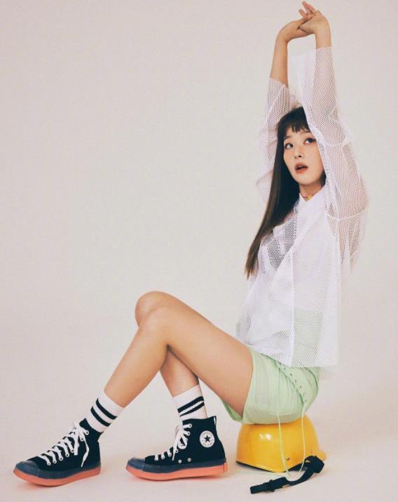 姜涩琪鬼马小精灵晒可爱照