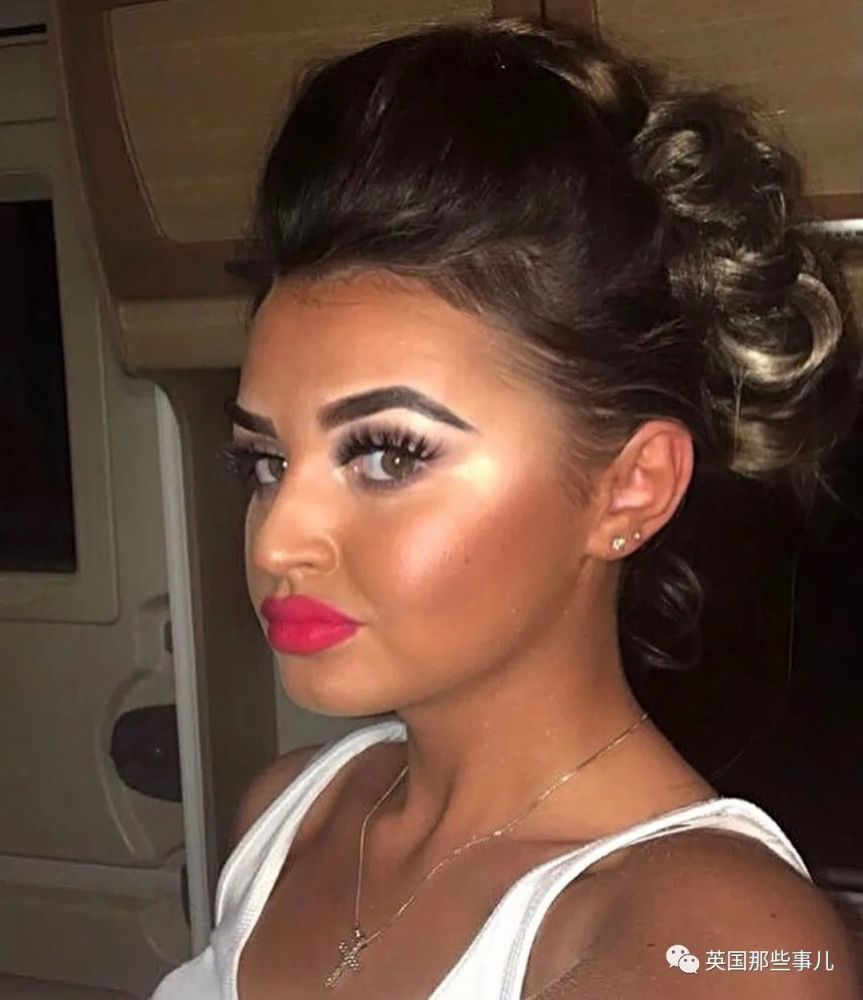 英国妹子热爱美黑成瘾每天晒20分钟把自己晒成了黑人