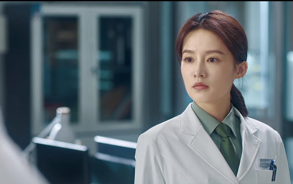 爱上特种兵梁牧泽吃醋强吻夏初窃听器终被发现夏初岌岌可危