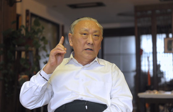 他的父亲薛中锐不仅是山东多所艺术院校的客座教授,中国话剧"金狮奖"