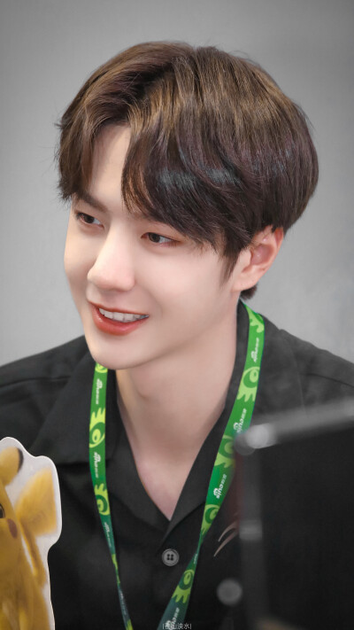 王一博笑起来有点可爱